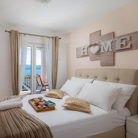 Luxury Seafront Villa With Heated Pool, Jacuzzi, Sea View, 150 M From Beach Stanici Bagian luar foto
