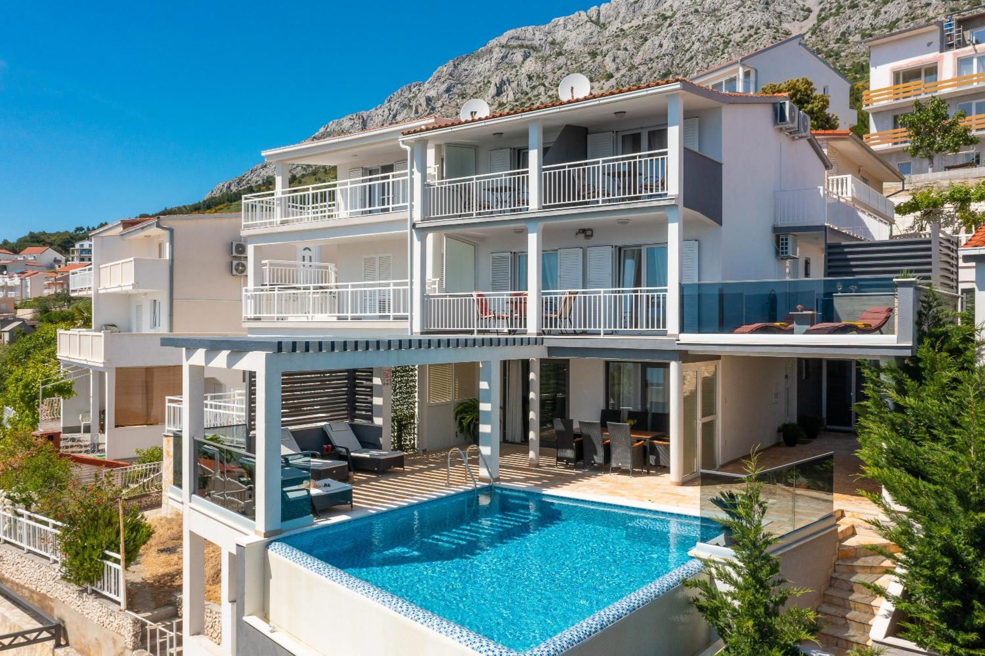 Luxury Seafront Villa With Heated Pool, Jacuzzi, Sea View, 150 M From Beach Stanici Bagian luar foto