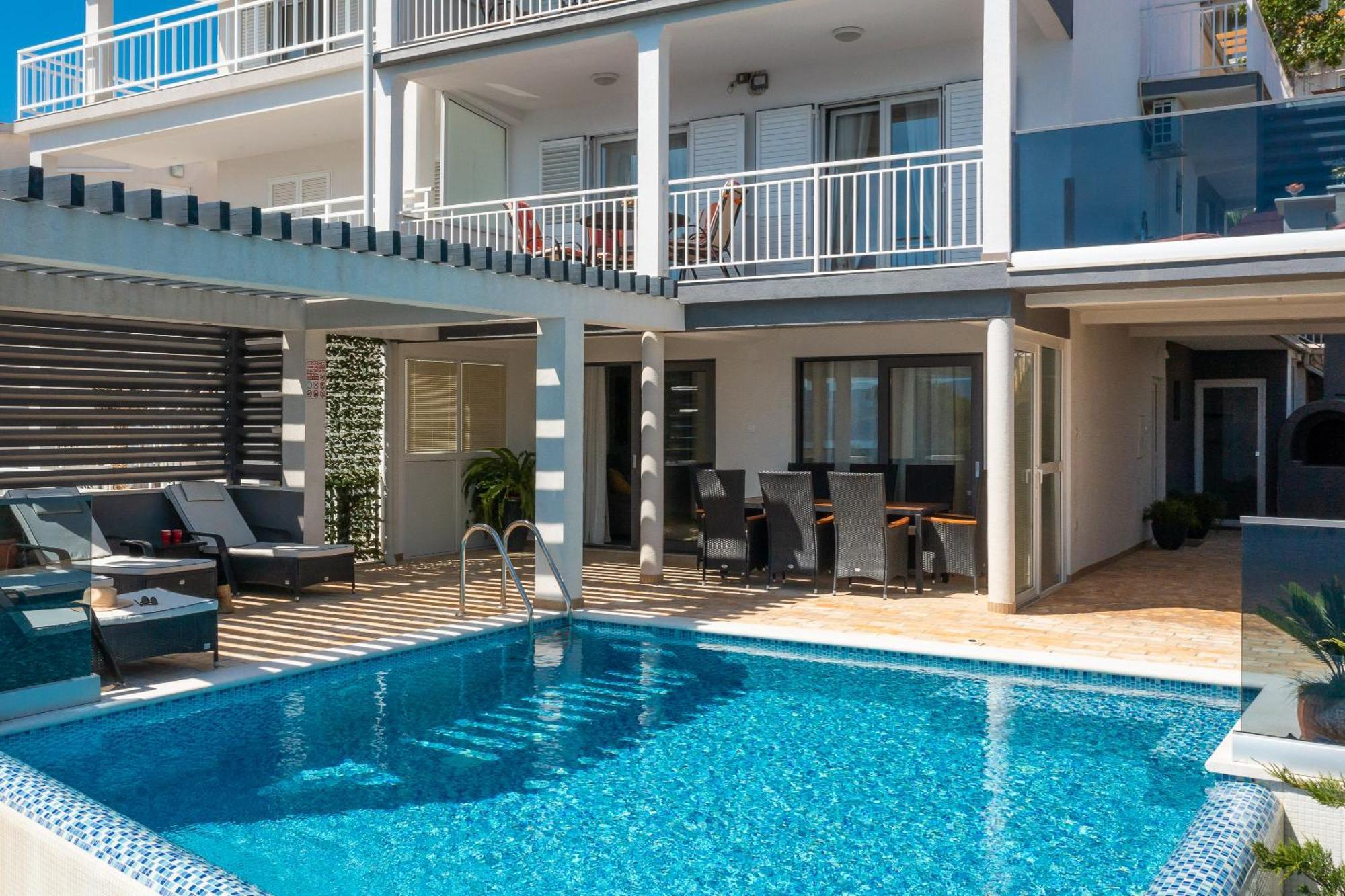 Luxury Seafront Villa With Heated Pool, Jacuzzi, Sea View, 150 M From Beach Stanici Bagian luar foto
