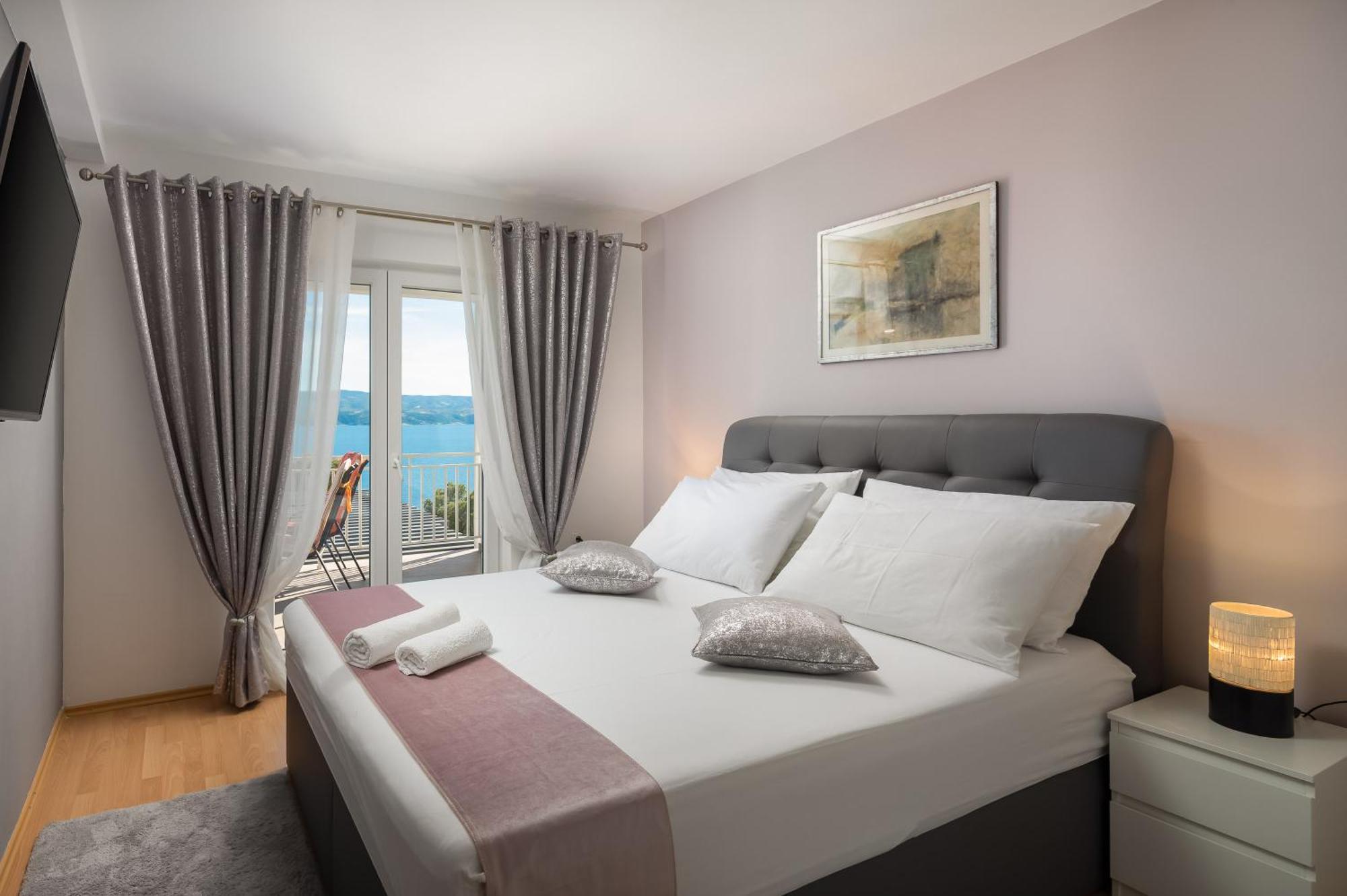 Luxury Seafront Villa With Heated Pool, Jacuzzi, Sea View, 150 M From Beach Stanici Bagian luar foto