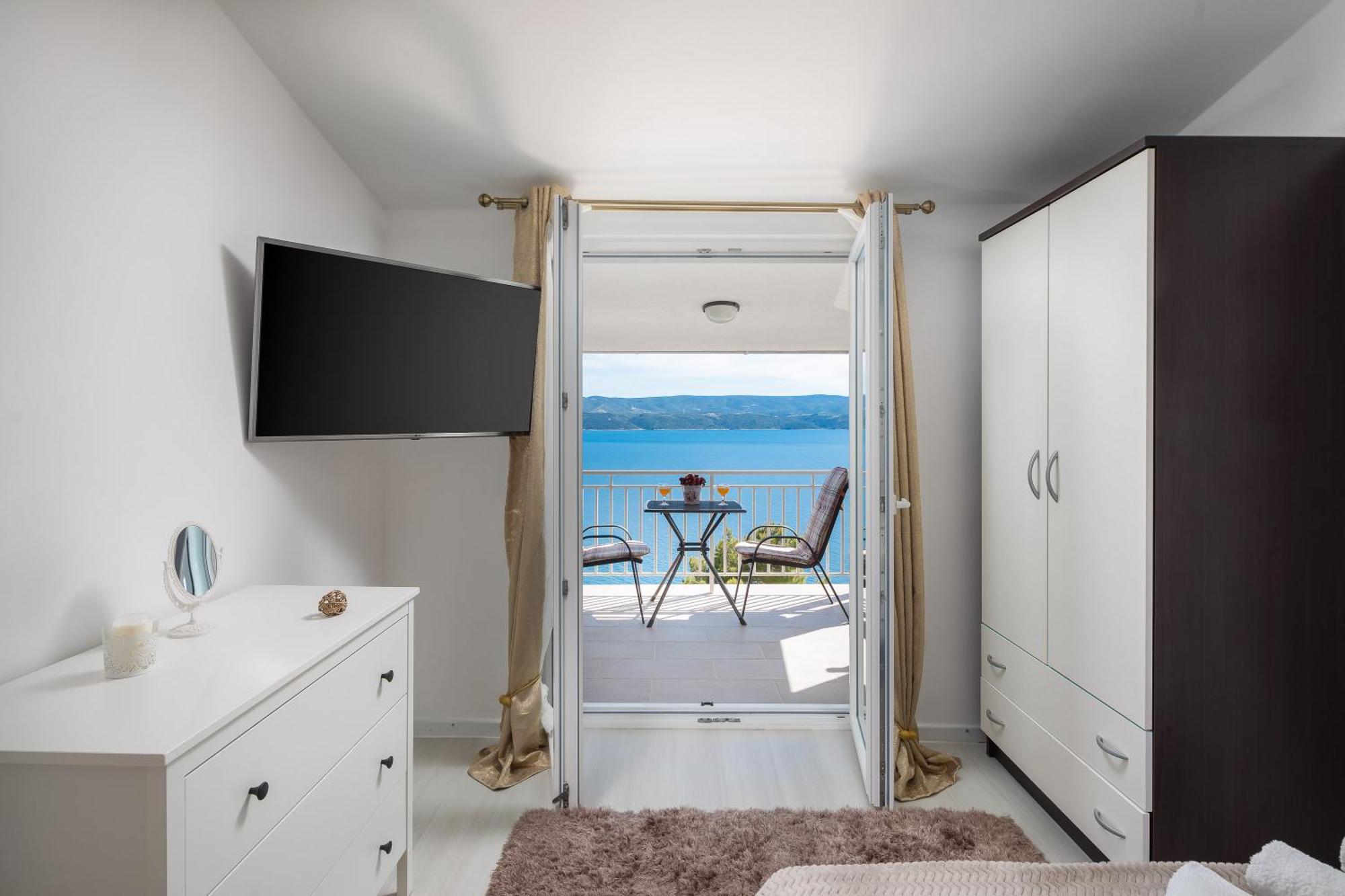 Luxury Seafront Villa With Heated Pool, Jacuzzi, Sea View, 150 M From Beach Stanici Bagian luar foto