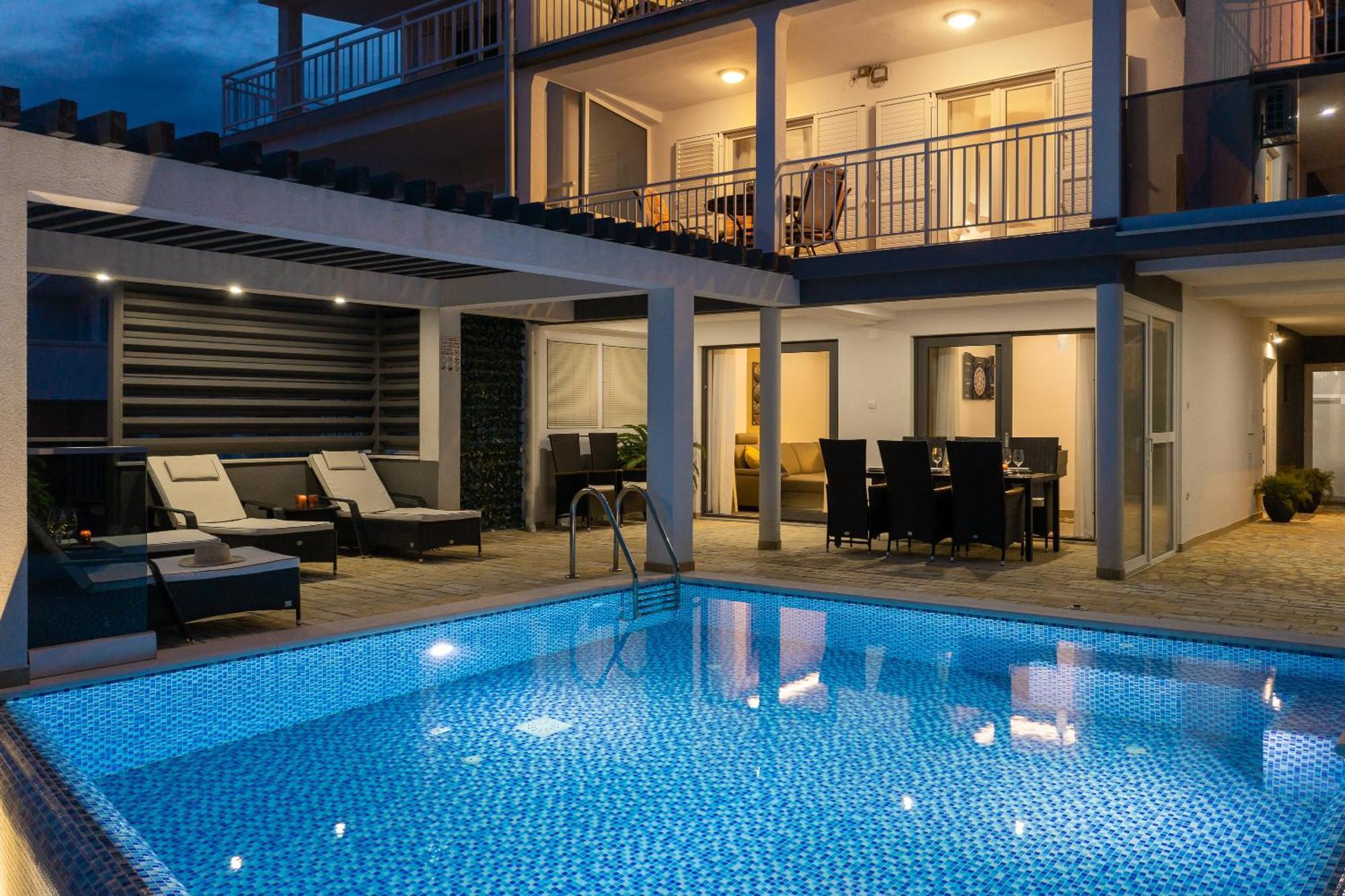 Luxury Seafront Villa With Heated Pool, Jacuzzi, Sea View, 150 M From Beach Stanici Bagian luar foto